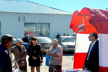 Мобильная приемная депутата прибыла в Чебеньки